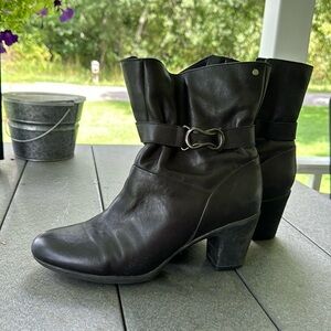 Clark’s boots women size 9 ankle boot